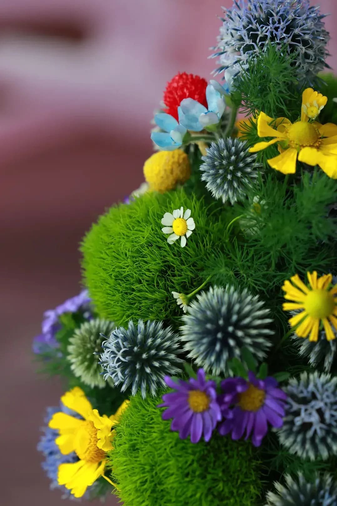 季節の花材を長く楽しむためのお手入れのコツ
